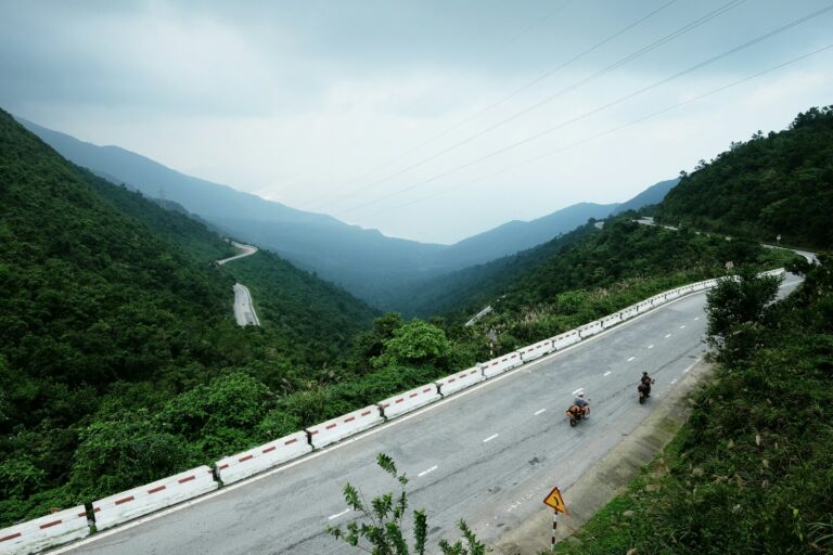 Motorbike Guided Tour Hoi An to Hue through Hai Van Pass