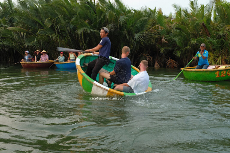 Bamboo basket boat tour