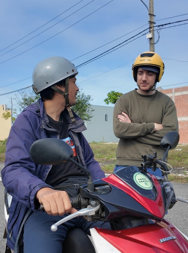 Private one-to-one motorbike riding class in Hoi An
